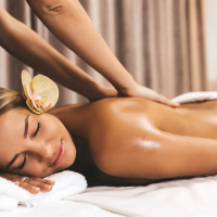 entspannende und Verspannungslösende Rückenmassage bei Vanity Spa Cosmetics in Hechendorf Seefeld