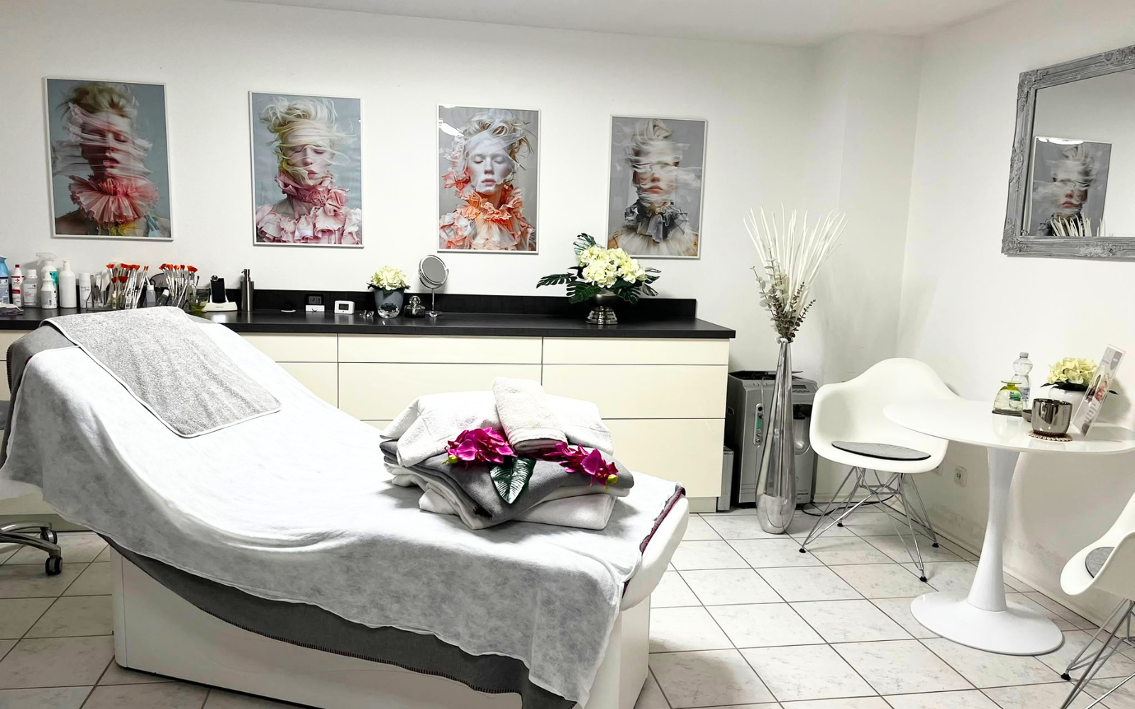 modern Ausgestattetes Kosmetikstudio in Hechendorf bei 82229 Seefeld bei Starnberg